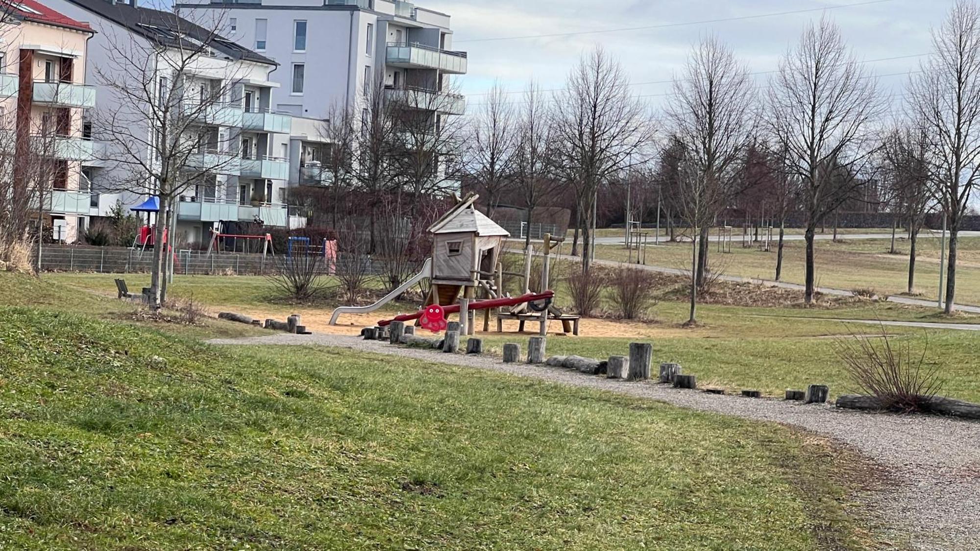 Grosse Ferienwohnung In Augsburg Mit Balkon Luaran gambar
